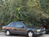 Mercedes-Benz E 220 1993 года за 1 500 000 тг. в Шымкент