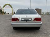 Mercedes-Benz E 320 1997 годаүшін2 600 000 тг. в Сарыагаш – фото 4