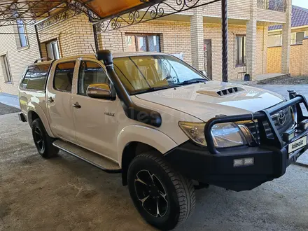 Toyota Hilux 2014 года за 12 500 000 тг. в Уральск – фото 2