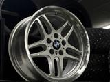 Разно-широкие диски R18 37 стиль на BMW 5x120 за 248 000 тг. в Астана