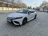 Toyota Camry 2021 года за 14 300 000 тг. в Алматы – фото 4