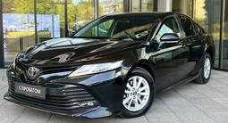 Toyota Camry 2018 года за 10 350 000 тг. в Алматы – фото 2