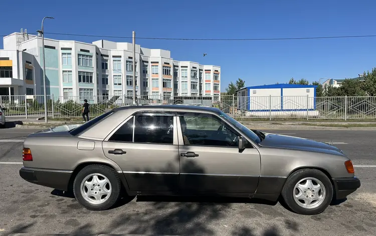 Mercedes-Benz E 220 1991 года за 2 500 000 тг. в Алматы