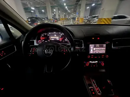 Volkswagen Touareg 2012 года за 6 300 000 тг. в Астана – фото 8
