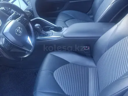 Toyota Camry 2019 года за 13 500 000 тг. в Уральск – фото 9