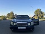 Mercedes-Benz E 240 1998 года за 3 300 000 тг. в Тараз – фото 4