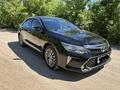 Toyota Camry 2017 года за 12 500 000 тг. в Уральск – фото 2