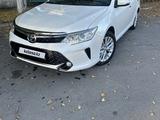 Toyota Camry 2015 года за 11 400 000 тг. в Караганда – фото 2