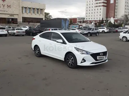 Hyundai Accent 2021 года за 7 250 000 тг. в Кокшетау – фото 2