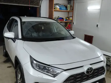 Toyota RAV4 2019 года за 16 900 000 тг. в Актобе