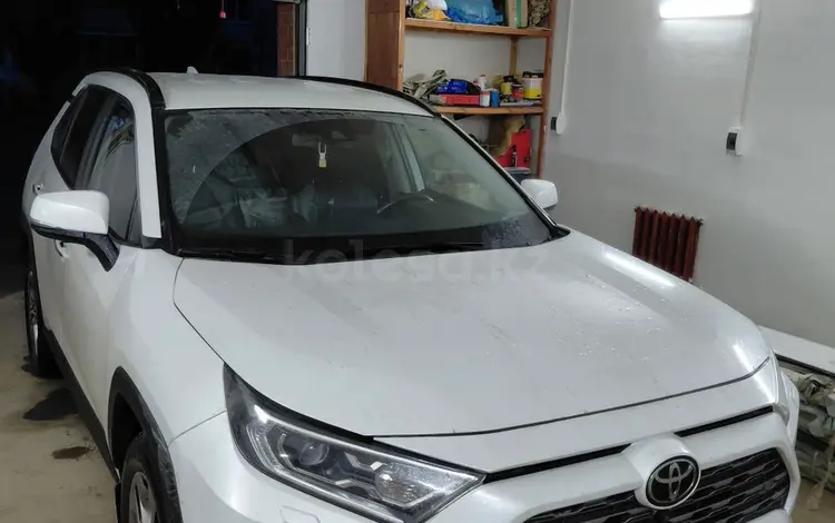 Toyota RAV4 2019 года за 16 900 000 тг. в Актобе