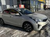 Kia Rio 2020 года за 7 950 000 тг. в Актобе – фото 2