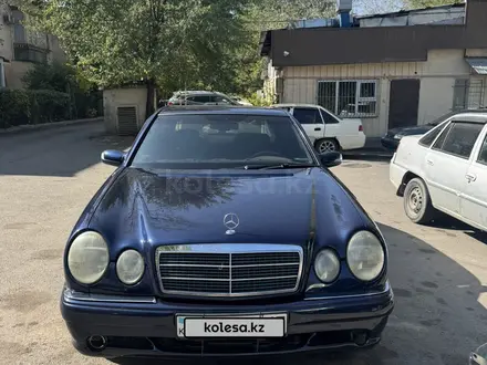 Mercedes-Benz E 320 1996 года за 1 600 000 тг. в Астана – фото 2