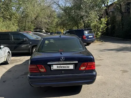 Mercedes-Benz E 320 1996 года за 1 600 000 тг. в Астана – фото 5