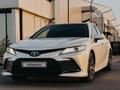 Toyota Camry 2022 года за 19 500 000 тг. в Шымкент – фото 2