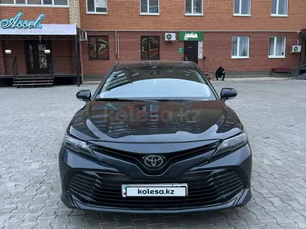 Toyota Camry 2020 года за 12 500 000 тг. в Уральск – фото 3