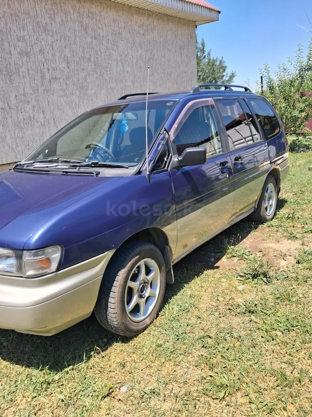 Nissan Prairie Joy, 1996