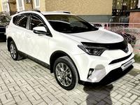 Toyota RAV4 2018 года за 15 200 000 тг. в Актау