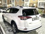 Toyota RAV4 2018 года за 15 200 000 тг. в Актау – фото 5