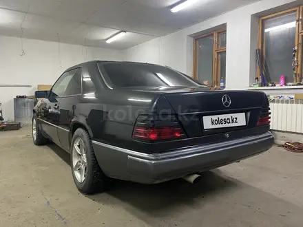 Mercedes-Benz E 200 1993 года за 2 000 000 тг. в Актобе – фото 3