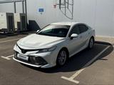 Toyota Camry 2021 года за 14 850 000 тг. в Шымкент – фото 2