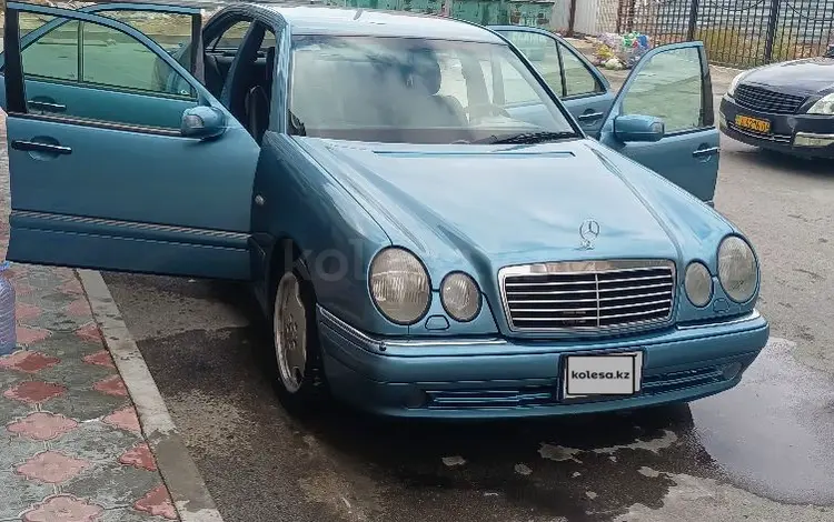 Mercedes-Benz E 320 1998 годаүшін4 500 000 тг. в Актау