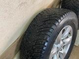 Шины с дисками на прадо 150 за 490 000 тг. в Актобе – фото 2