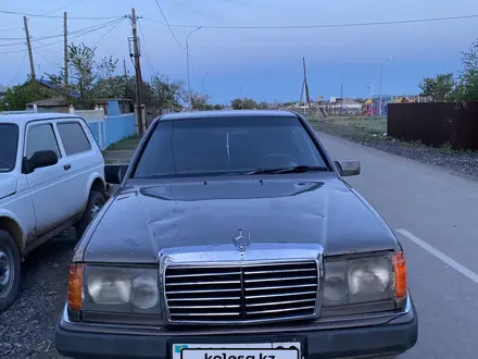 Mercedes-Benz E 230 1989 года за 1 000 000 тг. в Каражал – фото 3