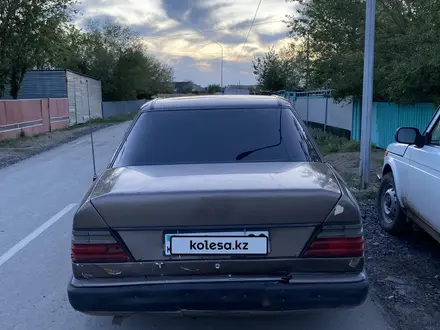 Mercedes-Benz E 230 1989 года за 1 000 000 тг. в Каражал