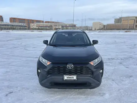 Toyota RAV4 2019 года за 10 700 000 тг. в Кокшетау
