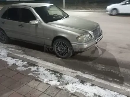 Mercedes-Benz C 180 1993 года за 1 300 000 тг. в Сатпаев – фото 3