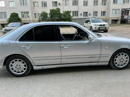 Mercedes-Benz E 280 1997 года за 3 000 000 тг. в Актобе – фото 5