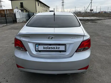 Hyundai Solaris 2015 года за 5 300 000 тг. в Атырау – фото 6