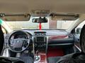 Toyota Camry 2014 года за 11 000 000 тг. в Актобе – фото 12