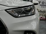 Toyota Highlander 2021 года за 25 500 000 тг. в Атырау – фото 2