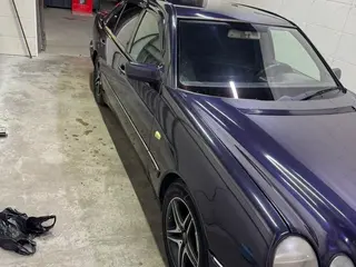 Mercedes-Benz E 320