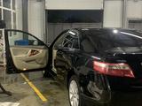 Toyota Camry 2009 года за 7 200 000 тг. в Уральск – фото 2