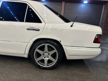 Mercedes-Benz E 320 1994 года за 2 450 000 тг. в Алматы – фото 11