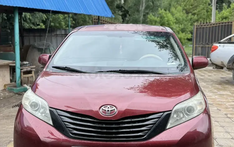 Toyota Sienna 2012 года за 11 500 000 тг. в Алматы