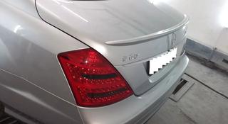 Спойлер на крышку багажника Mercedes Benz S-class W221 за 15 000 тг. в Алматы