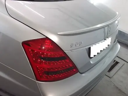 Спойлер на крышку багажника Mercedes Benz S-class W221 за 15 000 тг. в Алматы