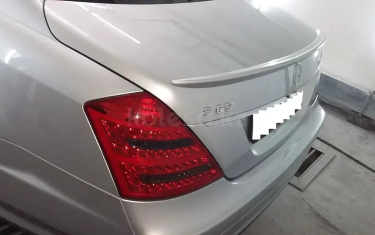 Спойлер на крышку багажника Mercedes Benz S-class W221 за 15 000 тг. в Алматы