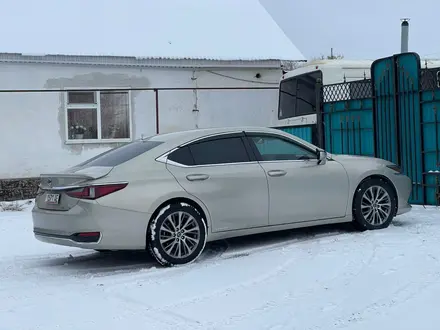 Lexus ES 300h 2020 года за 16 700 000 тг. в Актобе – фото 4