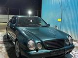 Mercedes-Benz E 320 1999 годаүшін3 500 000 тг. в Жезказган – фото 2