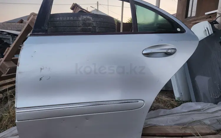 Дверь задняя левая MERCEDES BENZ W211 за 11 555 тг. в Шымкент