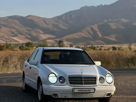 Mercedes-Benz E 280 1997 года за 2 800 000 тг. в Тараз – фото 2