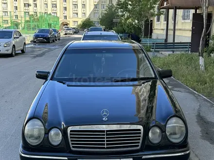 Mercedes-Benz E 280 1998 года за 2 900 000 тг. в Актау – фото 2