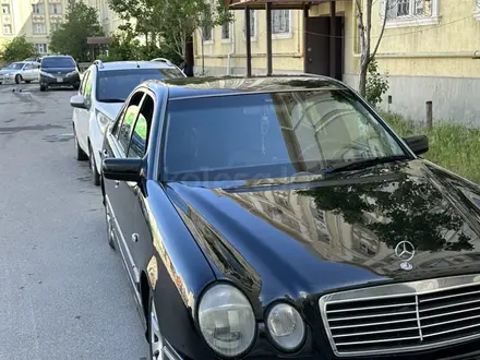 Mercedes-Benz E 280 1998 года за 2 900 000 тг. в Актау – фото 3