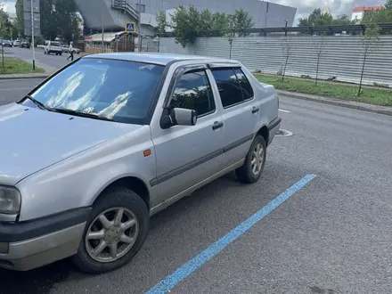 Volkswagen Vento 1992 года за 1 000 000 тг. в Астана – фото 2