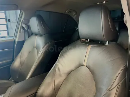 Toyota Camry 2018 года за 12 100 000 тг. в Астана – фото 15